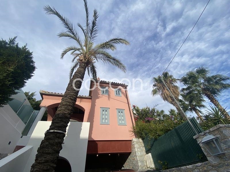 (For Sale) Residential Detached house || East Attica/Voula - 597 Sq.m, 3 Bedrooms, 2.950.000€ 