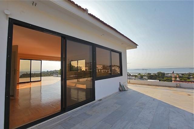 (For Sale) Residential Penthouse || East Attica/Vouliagmeni - 200,00Sq.m, 2Bedrooms, 2.500.000€ 