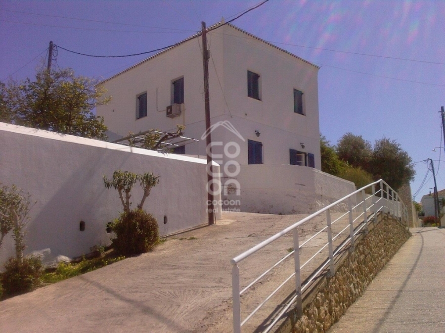 (For Sale) Residential Detached house || Piraias/Spetses - 190 Sq.m, 5 Bedrooms, 1.500.000€ 
